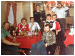 kuva on M/S Pirkkolan jouluaatolta v.1979. Pöydän ääressä vasemmalta repari Riikonen, Tero Laine, Ajo, Koposen Ari, Pera ja edessä poosu Stigu.Takana vasemmalta Höckertin Harri, Laukkanen ja ?